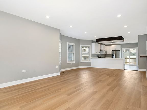 2nd image of 1048 N Lawler Ave