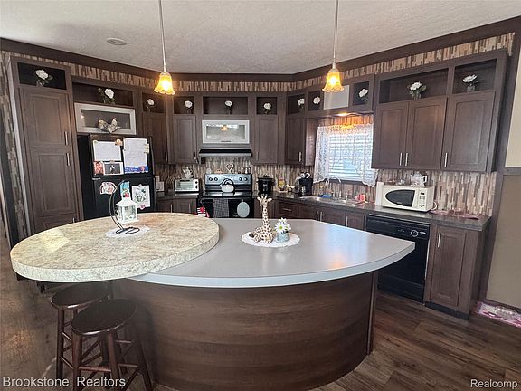 4th image of 505 Marquette Dr