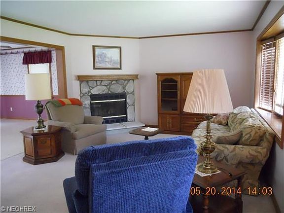 3rd image of 790 Hollyview Dr