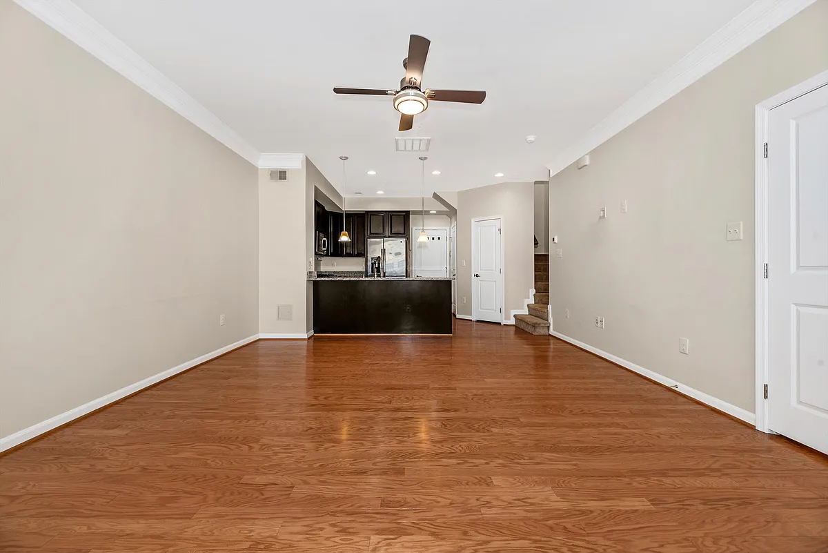 Enjoy cooking while entertaining - Open Concept - 6483 Jack Linton Dr S