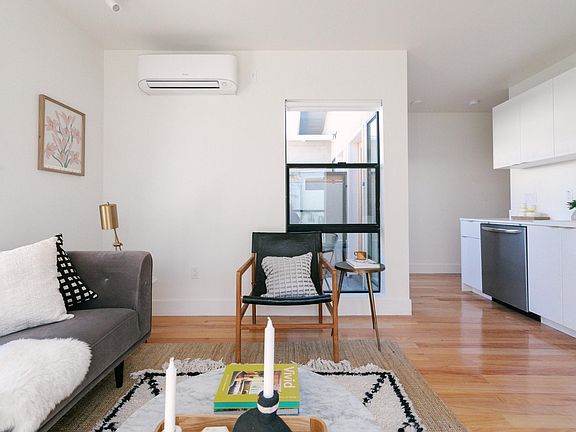 3rd image of 517 N Heliotrope Dr #517.25