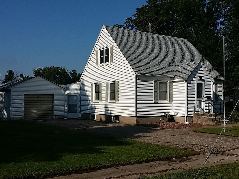 1st image of 318 W 5th Ave W