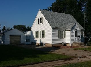 318 W 5th Ave W, Lakefield, MN 56150