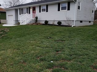 437 Fish Rd, Tiverton, RI 02878