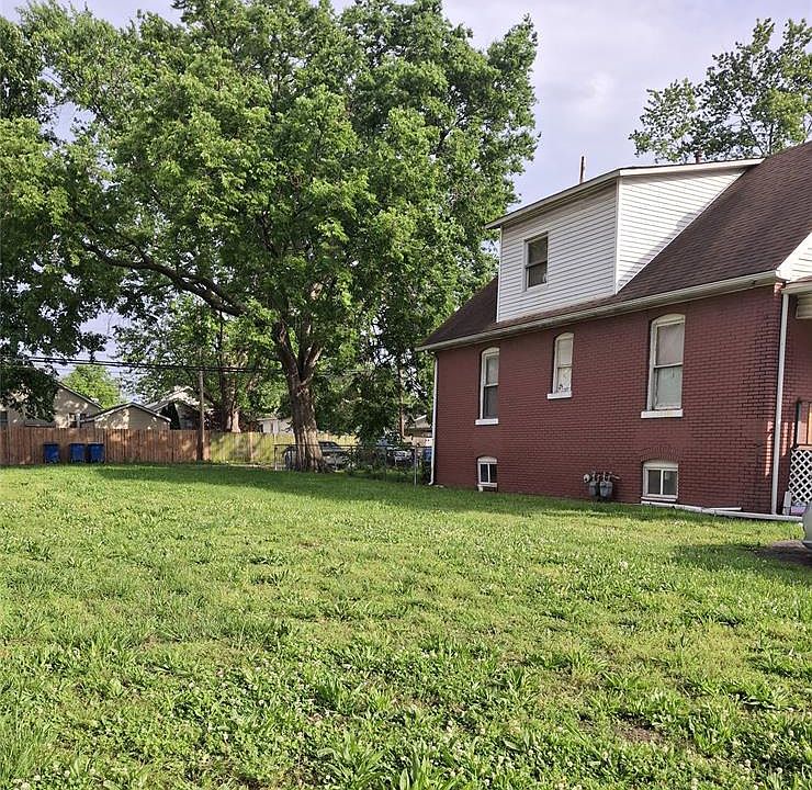 2nd image of 2450 Iowa St