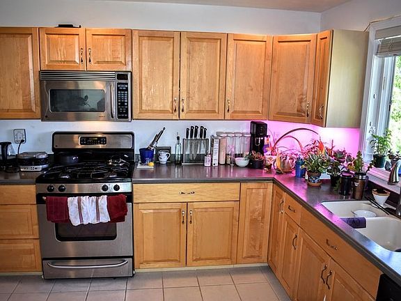 4th image of 187 America Blvd #187