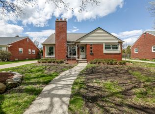 19981 W Doyle Pl, Grosse Pointe Woods, MI 48236