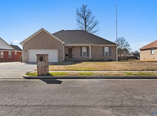 233 Chestnut Oak Cir, Owens X Rds, AL 35763