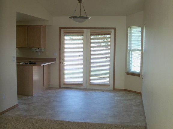 Living rm into dining area_08122013