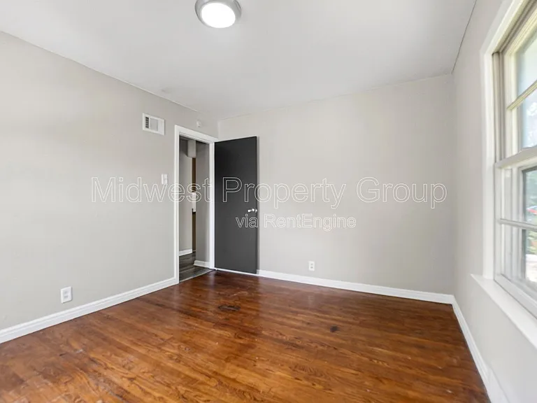 10027 Lilac Ave — Photo 10