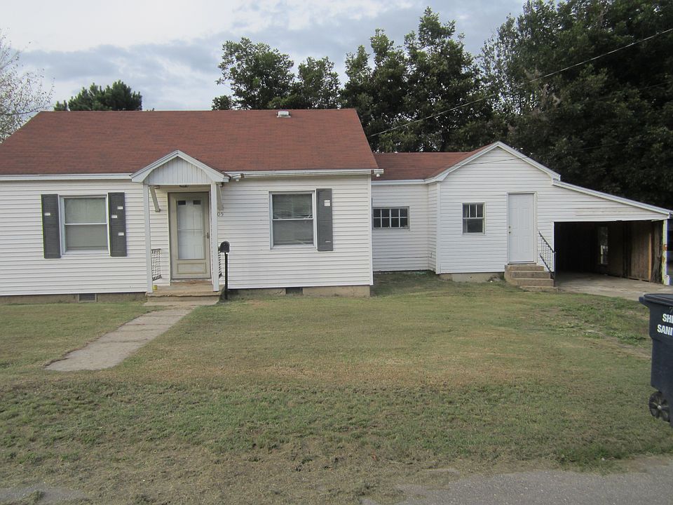 2nd image of 705 Circle Dr