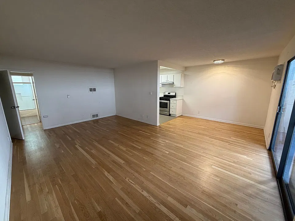 1347 N Poinsettia Pl