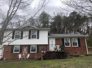 620 Barker Ln E, Berea, KY 40404