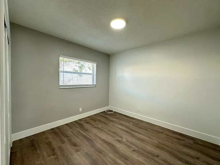 3616-3660 NE 11th Ave — Photo 35