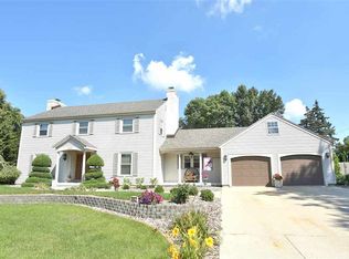 2431 Chickasaw Dr, Janesville, WI 53545