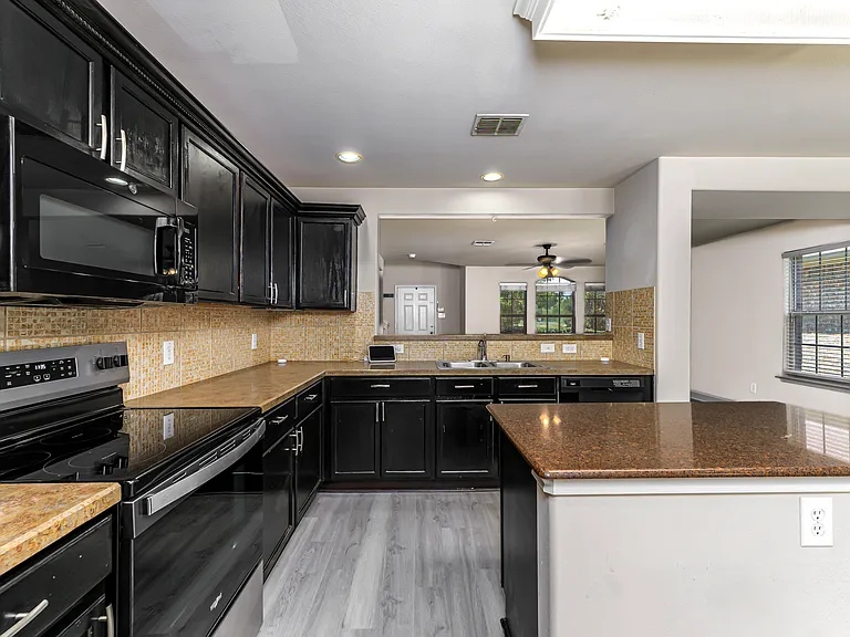 5946 Harbor Glen Dr — Photo 8