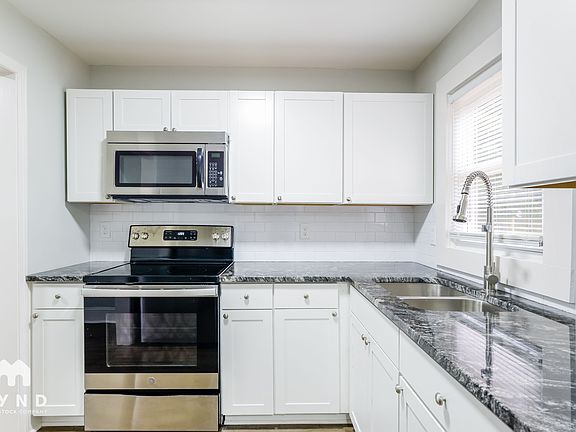 3rd image of 400 Cherry St