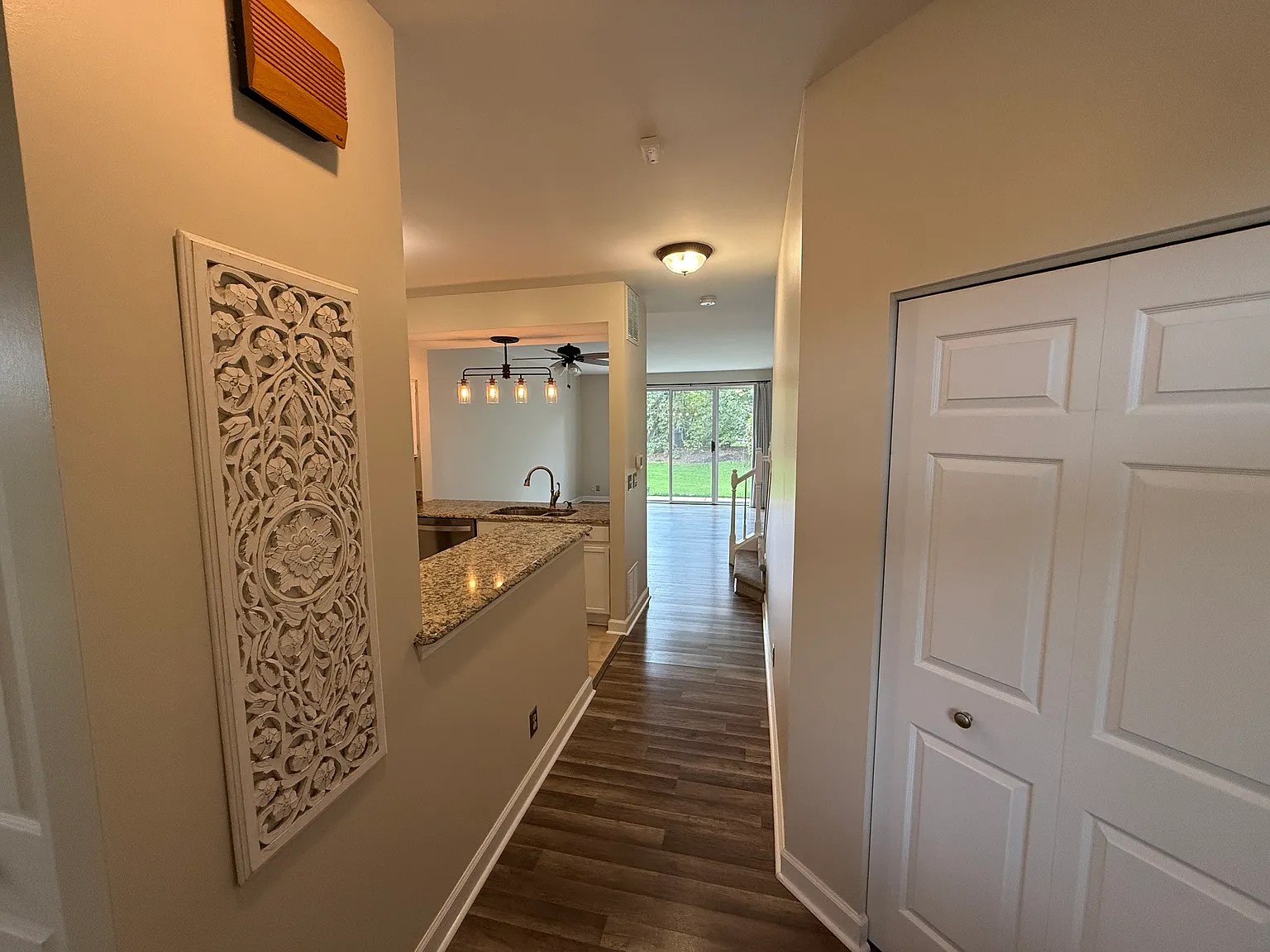 2 bed, 2.5 bath, 1328 sqft, $2,500 — Photo 2