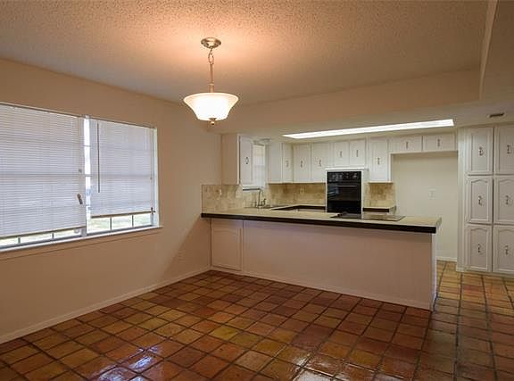 2nd image of 2408 Laurel Ln