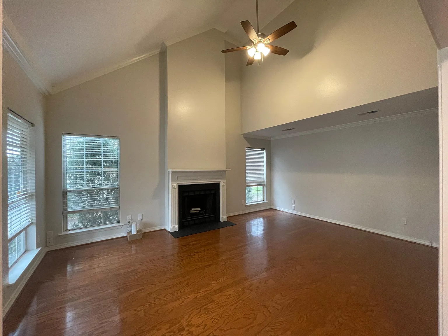 3 bed, 2.5 bath, 1945 sqft, $1,750 — Photo 2