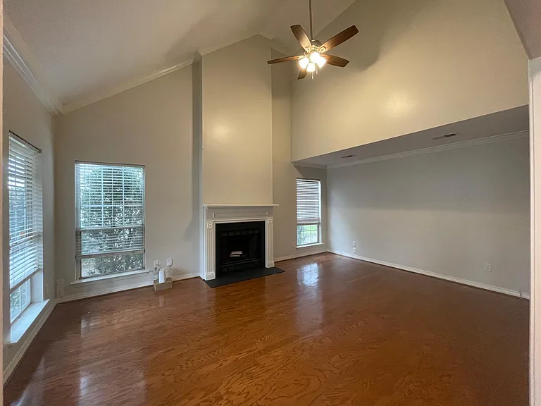 803 Henckley Ave — Photo 2