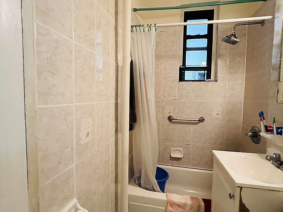 5th image of 21-27 33rd St APT 1H