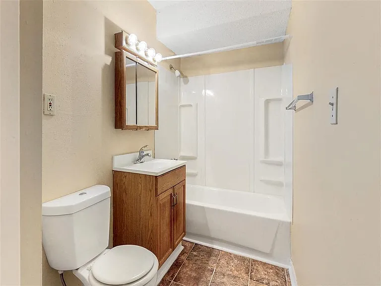 Oak Valley Apartments — Photo 30