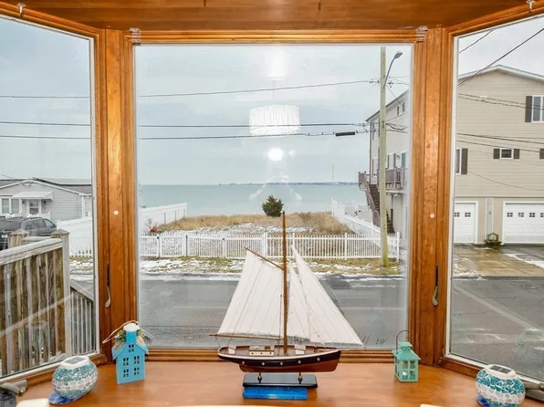 58 Bayview Ave, Fairhaven, MA 02719