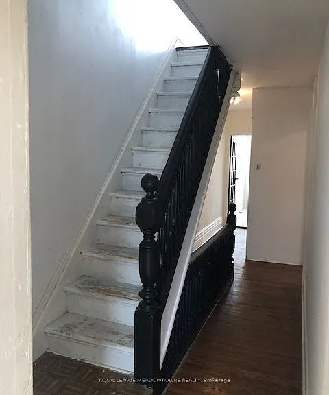 1211 College St #UPPER — Photo 23
