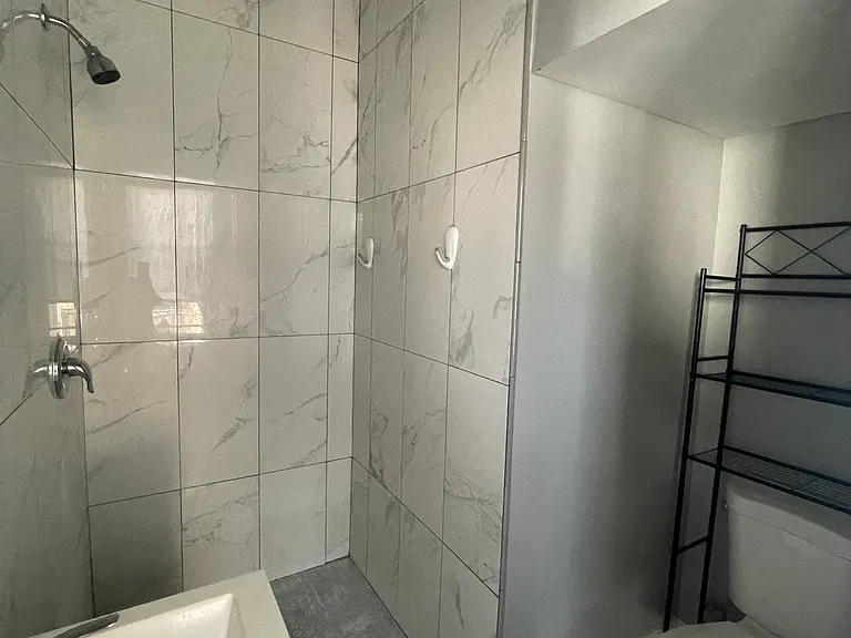 521 Kearny Ave #1L — Photo 4