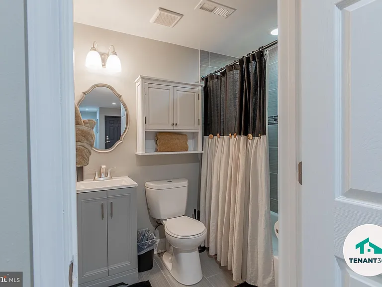 3221 Noble St #4 — Photo 10