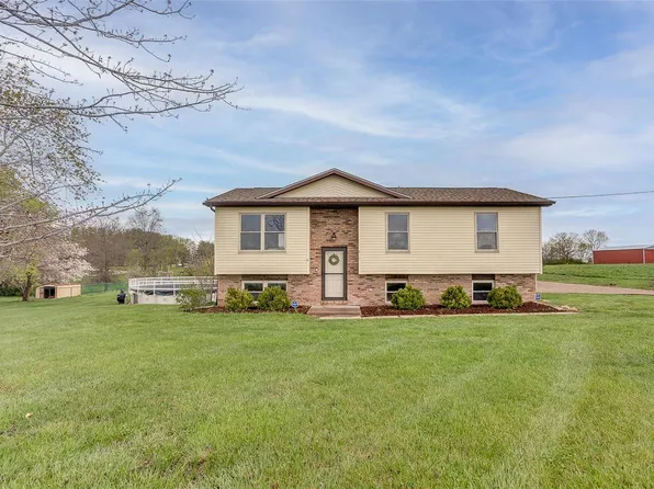 3712 Airport Rd, Godfrey, IL 62035