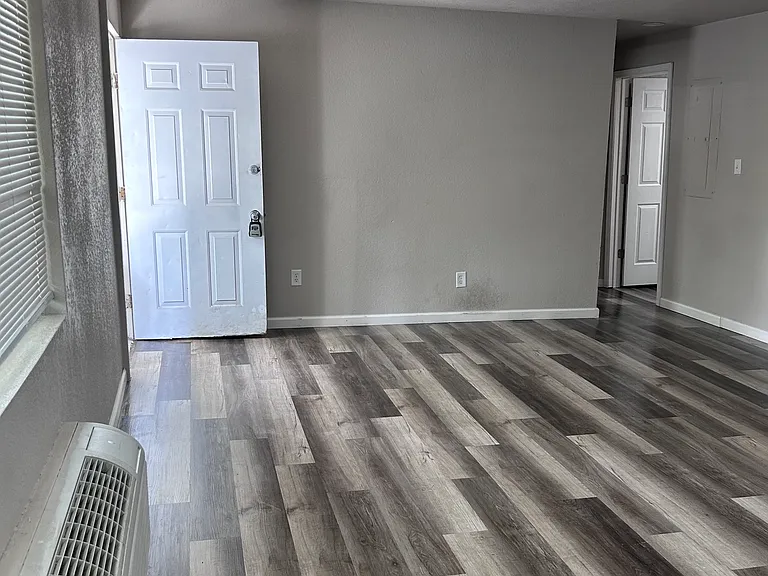 1601 W Main St #4 — Photo 4