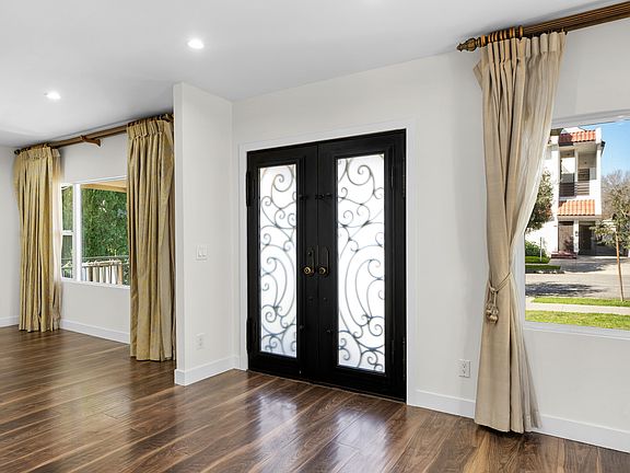 3rd image of 1016 Linden Ave #1016