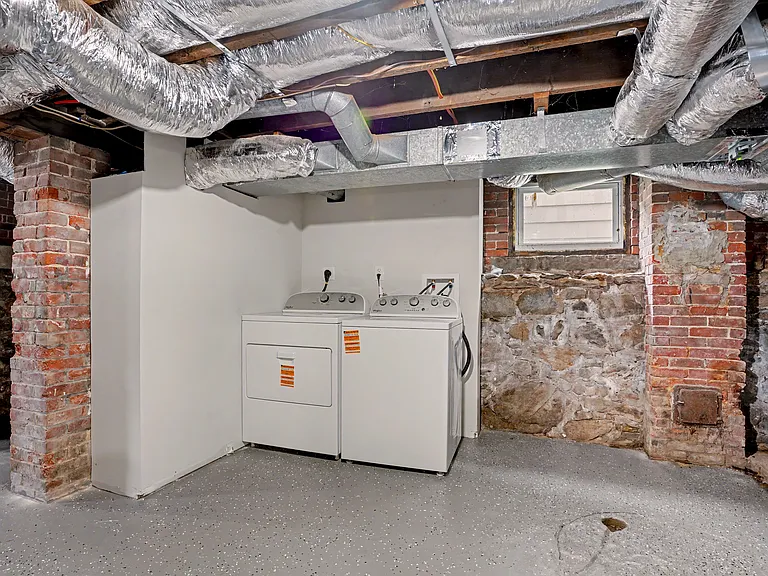 156 Hawthorne Ave — Photo 26