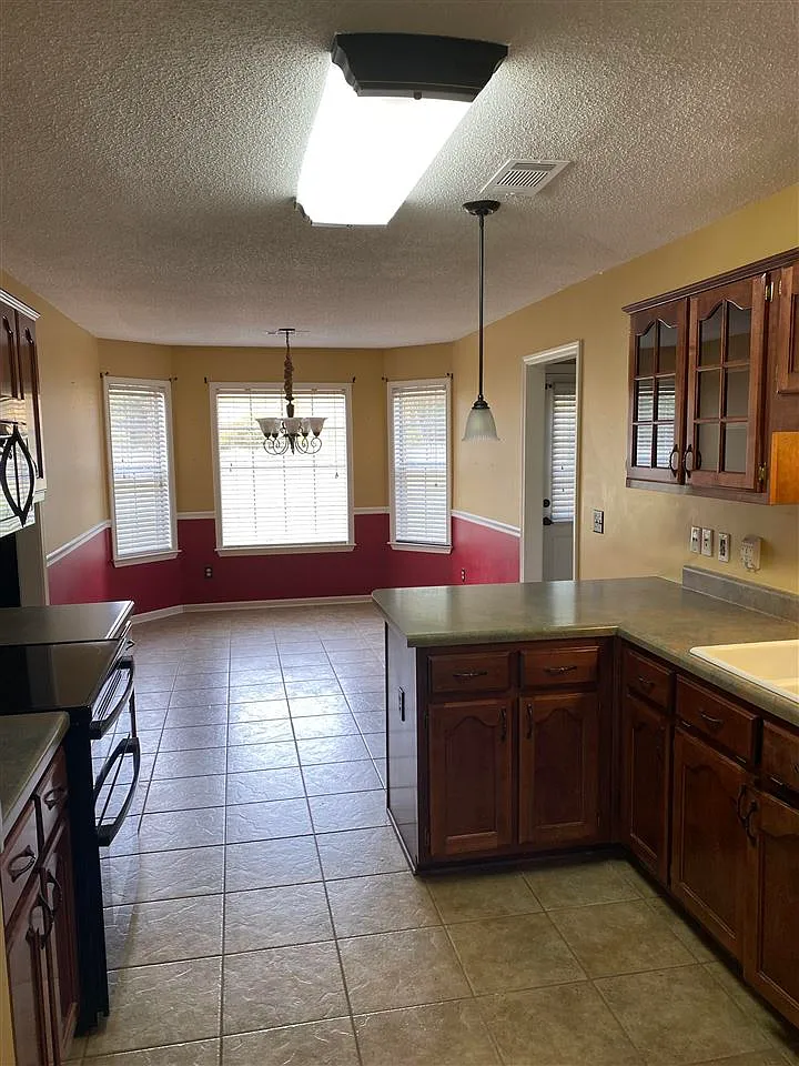 4 bed, 3.5 bath, 2707 sqft, $2,450 — Photo 3