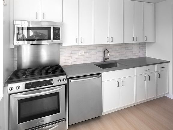 5th image of 166 E 34th St #2002