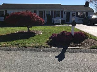 65 Sherwood Ter, Portsmouth, RI 02871