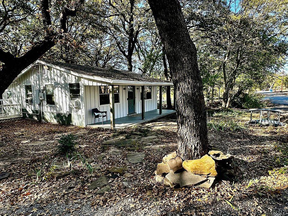 1st image of 318 Windsor Dr