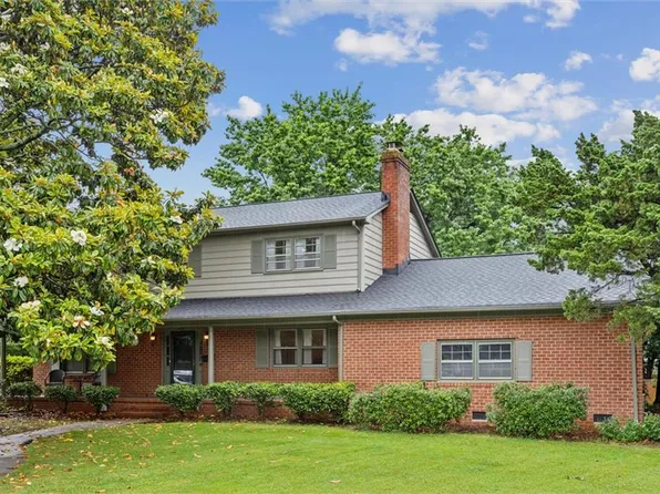 476 Elizabeth Lake Dr, Hampton, VA 23669