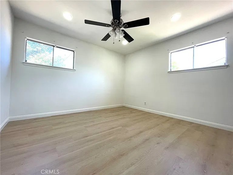 2551 W Rome Ave — Photo 8