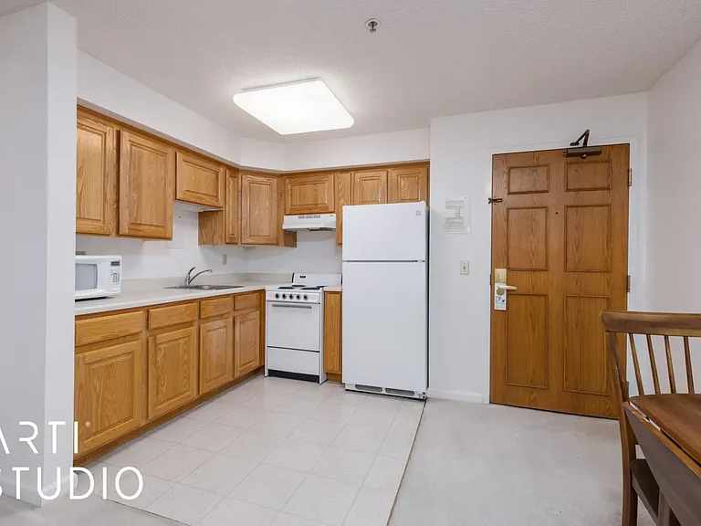 555 Highland Dr #209 — Photo 1