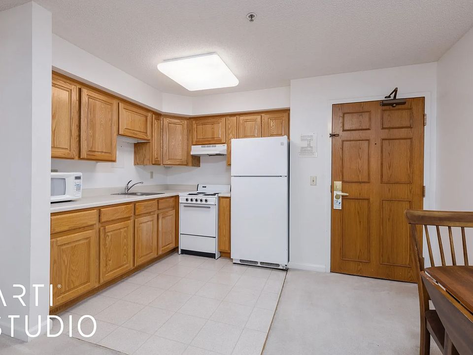 1st image of 555 Highland Dr #209