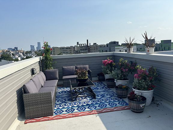 4th image of 3012 W Oxford St #3