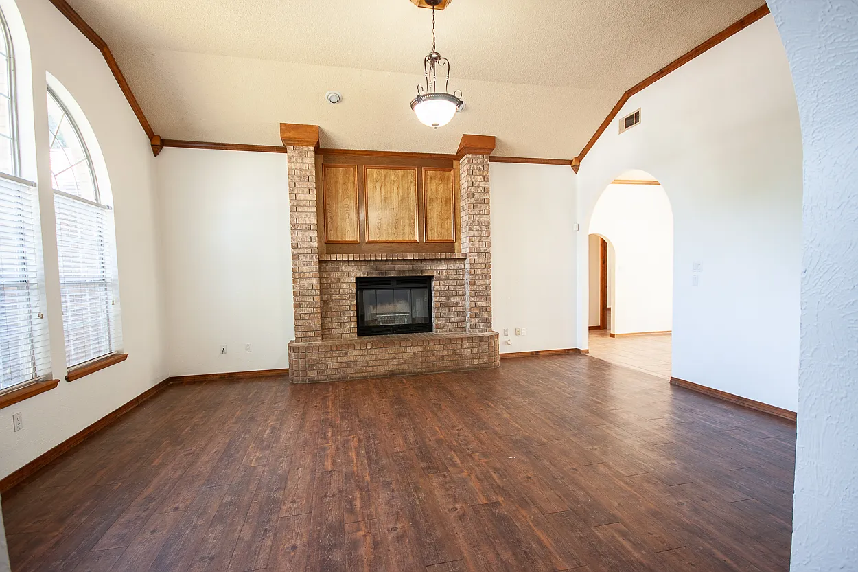 4 bed, 2040 sqft, $2,100 — Photo 4