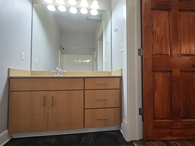 302 W Commercial St #206F — Photo 10