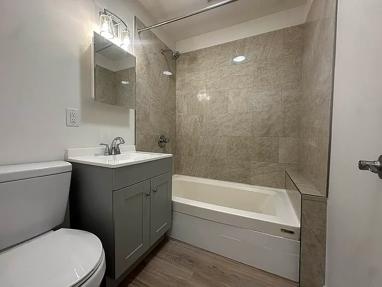 373 13th St #2R — Photo 9