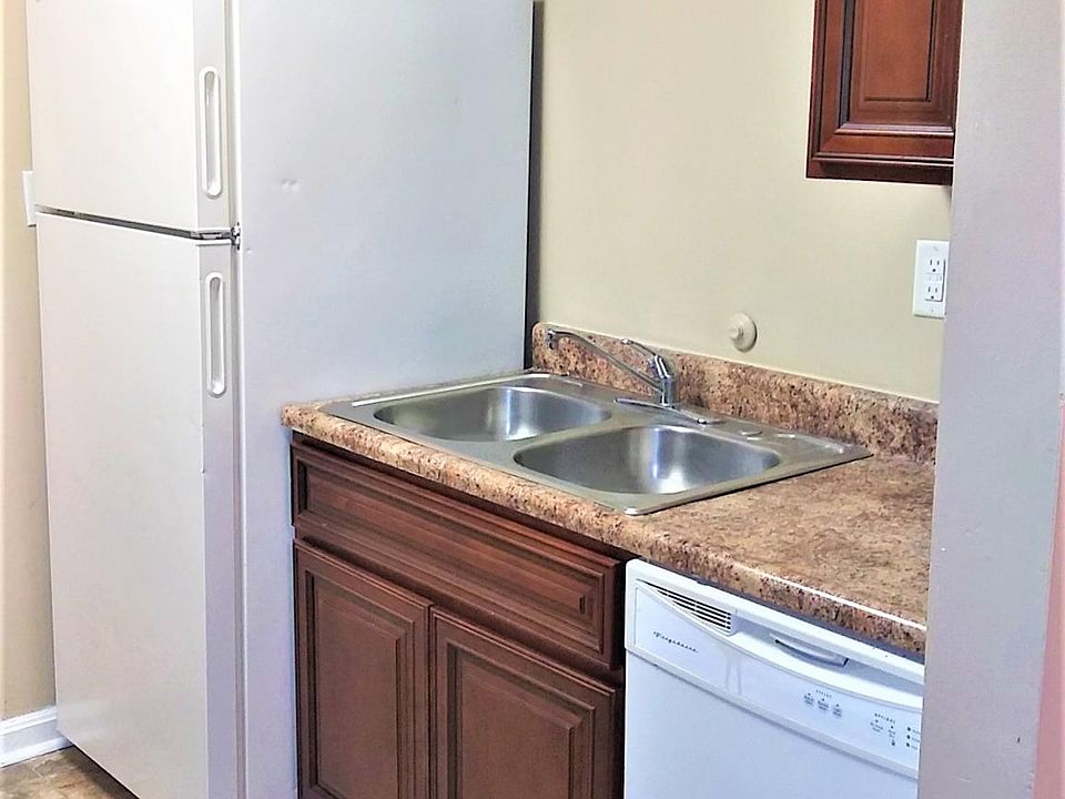1st image of 120 Olde English Ct