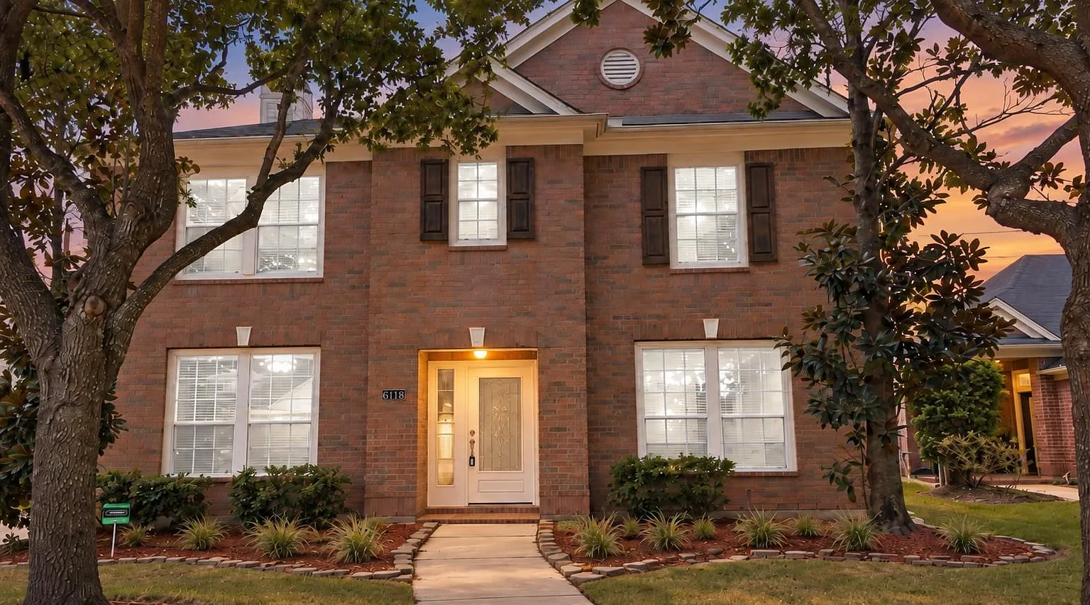 4 bed, 2.5 bath, 2798 sqft, $3,400 — Photo 2