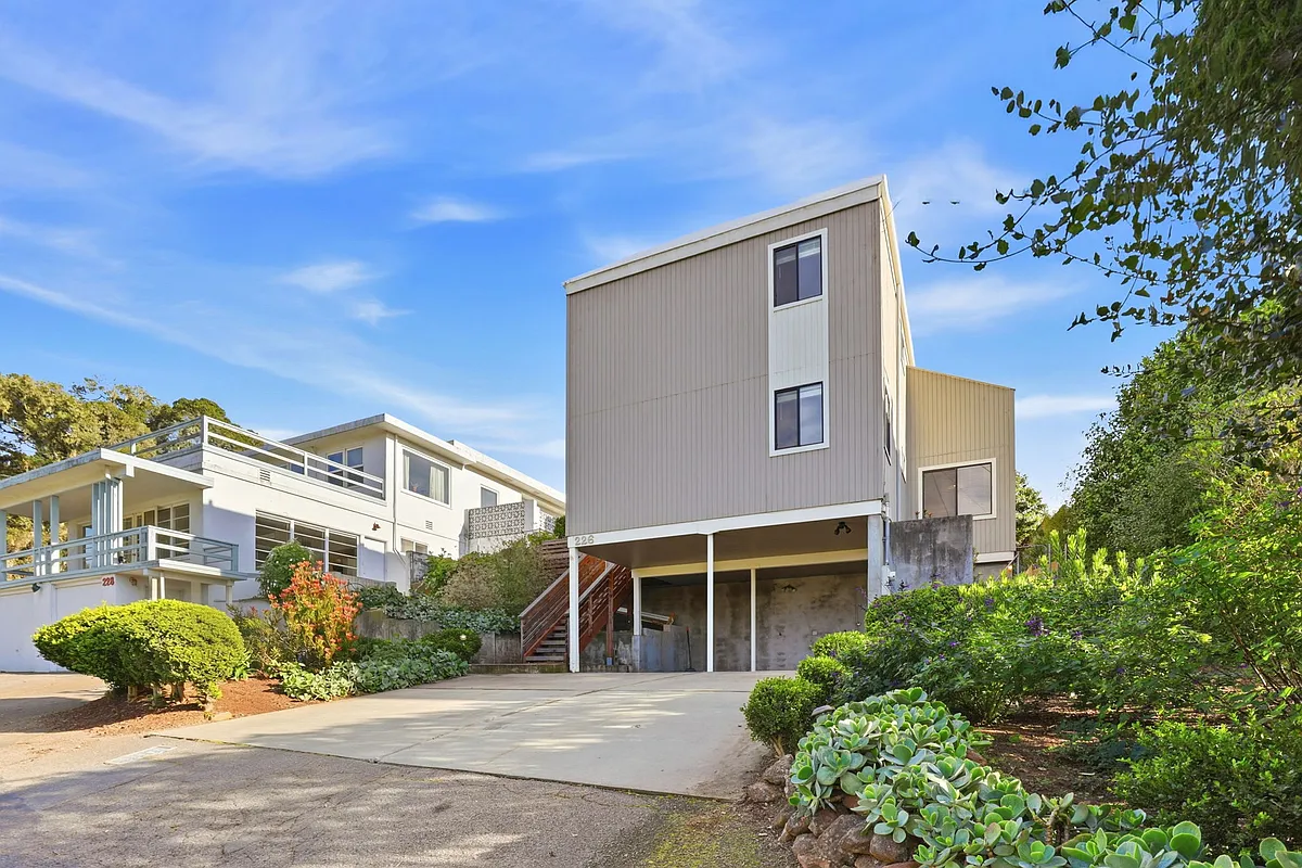 Building Photo - 226 Altivo Ave